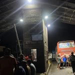 Habitantes de Tamarindo cerraron el paso vehicular en la vía Cuenca – Molleturo – El Empalme para reclamar por el aumento de la delincuencia. /Foto redes sociales de Tresita Bermeo.