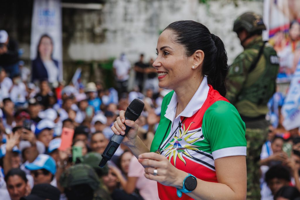 La candidata Luisa González visita Cuenca para cerrar su campaña este martes 8 de abril de 2025.