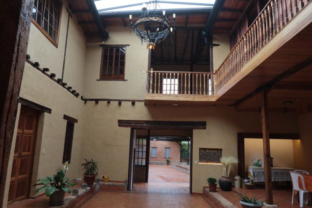 La “Casa Espinoza Valdez”, ubicada en la Calle Larga entre Presidente Borrero y Hermano Miguel, recibió el Premio Fray José María Vargas, en la categoría Readecuación.