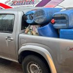 El licor artesanal sin registro sanitario fue decomisado por el personal de la Policía Nacional.