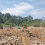Personal militar inhabilitó maquinaria usada para minería ilegal en Camilo Ponce Enríquez.