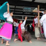 La agrupación Ballet Andino Causanacunchic rindió homenaje al Mercado 12 de Abril, por sus 40 años de aniversario.