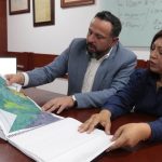 Juan Pablo Vidal, integrante del Colegio de Abogados del Azuay y Sofía Luzuriaga, arquitecta especialista en gestión del suelo y experta en urbanismo.