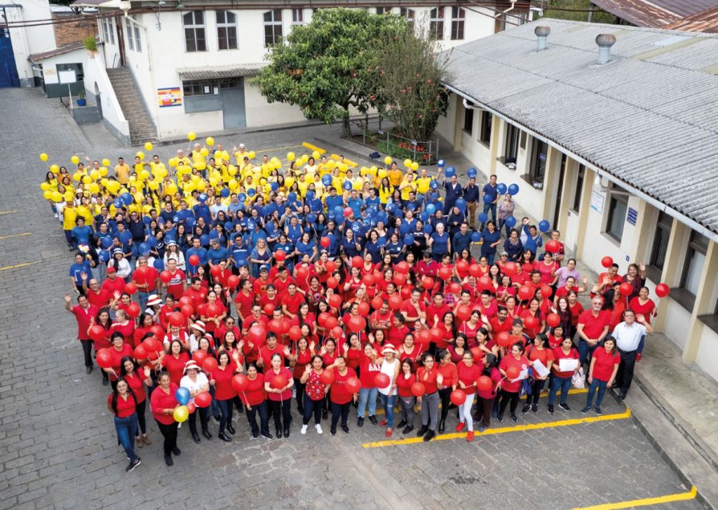 En la planta de producción de Pasamanería S.A. trabajan más de 550 personas, el 76 % de ellas mujeres.