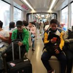 Usuarios en el Tranvía de Cuenca, que este 2025 cumple cinco años del inicio de su servicio comercial.