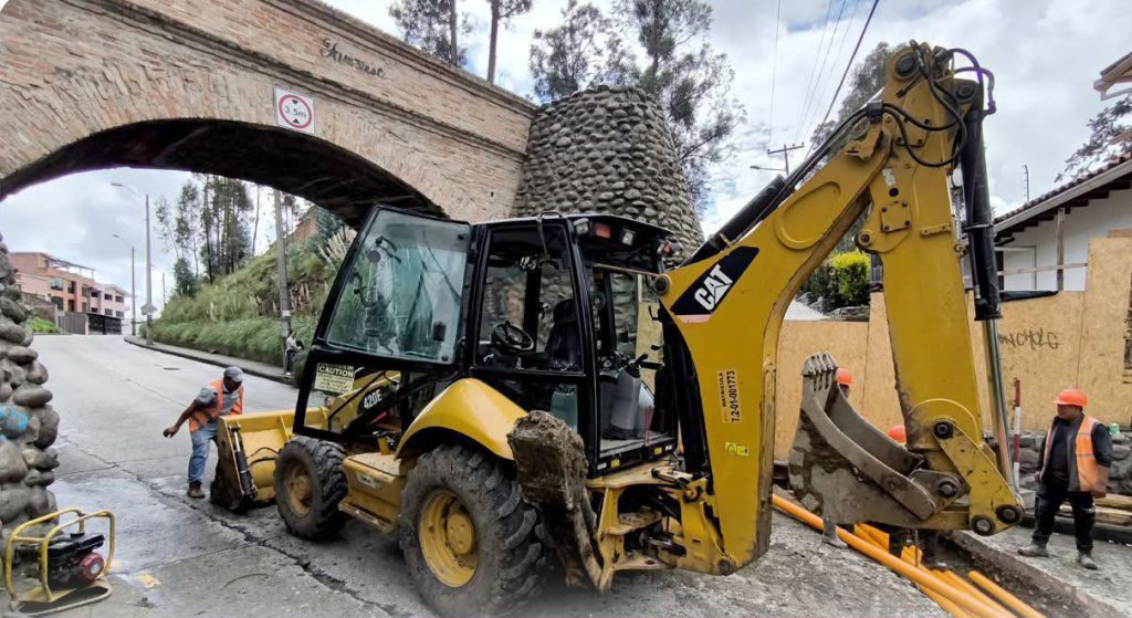 Las obras en la intersección de la avenida Loja y 10 de Agosto, que se prevén para el miércoles 30 de mayo de 2025, están relacionadas con la construcción del Parque del Arco.