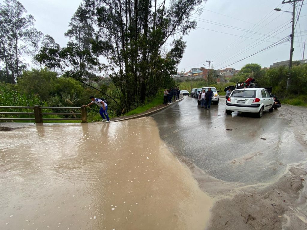 Las lluvias registradas el 1 de abril de 2025 en Cuenca provocaron inundaciones, deslizamientos y otros problemas.