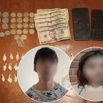 Los dos ciudadanos detenidos cerca a altura del Mercado Tres de Noviembre, en Cuenca, tenían en su poder droga y otros indicios.