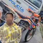 Los dos ciudadanos investigados fueron aprehendidos a bordo de una motocicleta en el cantón Girón.