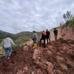 Estado actual del grave deslizamiento en la vía alterna que conduce al cantón Nabón en el sector de Gonzapamba.