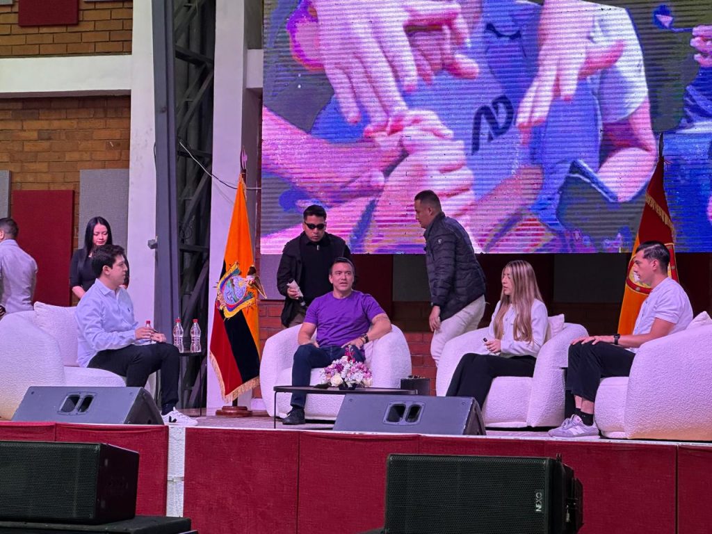 Daniel Noboa, candidato a la reelección a la Presidencia del Ecuador, conversó con jóvenes en Cuenca