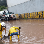 La lluvia registrada en Cuenca el martes 2 de abril de 2025, provocó graves inundaciones en vías y viviendas.