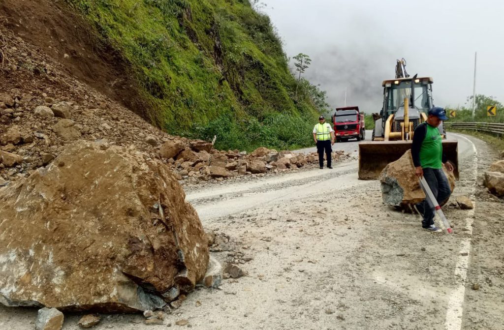 La vía Cuenca – Molleturo – El Ampalme es una de las que presentan mayores inconvenientes en la provincia.