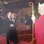 Alejandro Pérez, cuencano, en 2017, recibió la confirmación por parte de quien ahora es el Papa León XIV.