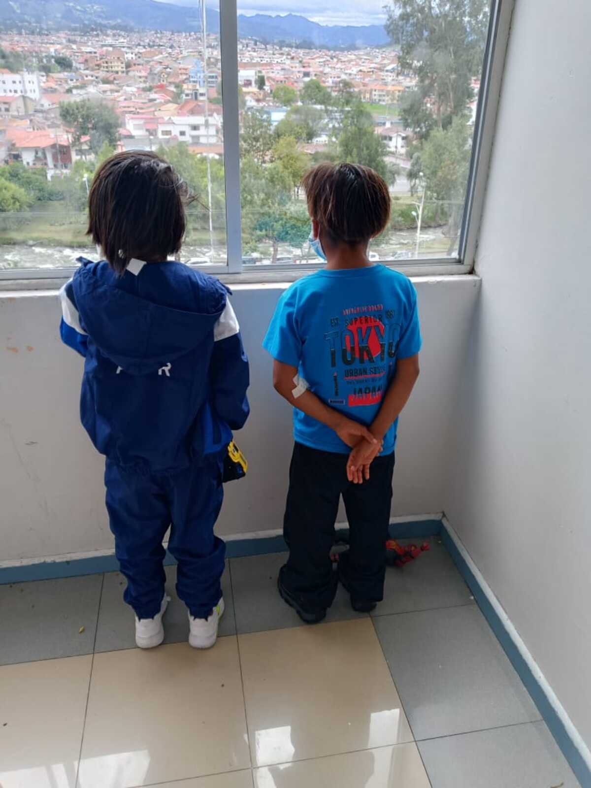 Leptospirosis en Taisha: niños reciben el alta en el hospital Vicente Corral Moscoso, en Cuenca.