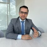 Emilio Suárez es abogado de Dundee Precious Metals (DPM) Ecuador S.A., empresa que gestiona el proyecto minero Loma Larga,
