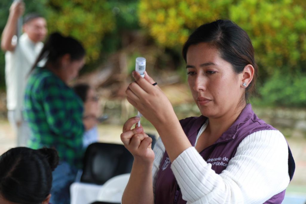 La vacunación es indispensable para evitar el contagio de la tosferina. La inoculación es completamente gratuita.