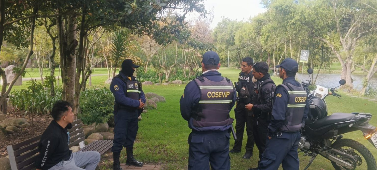 Detienen en Cuenca a un hombre que tomaba fotos a estudiantes - Diario ...
