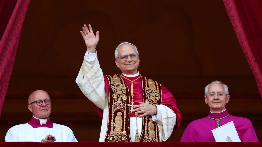 El nuevo papa León XIV, Robert Prevost, se dirigió en idioma español a la gente de Chiclayo, en Perú, y la Diócesis en la que sirvió. /Cortesía