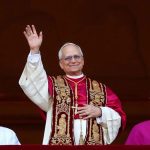 El nuevo papa León XIV, Robert Prevost, se dirigió en idioma español a la gente de Chiclayo, en Perú, y la Diócesis en la que sirvió. /Cortesía