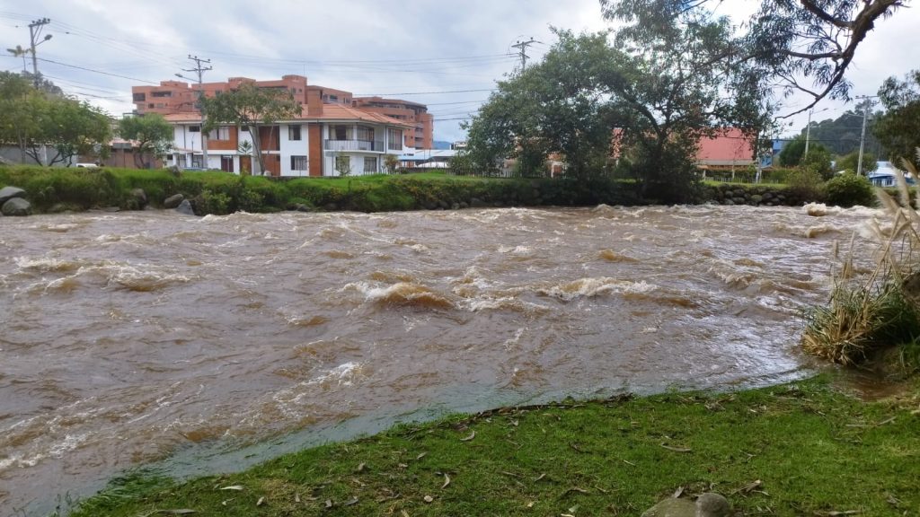 Los ríos de Cuenca mostraron un incremento súbito de su caudal debido a las lluvias en la zona alta. /MRO