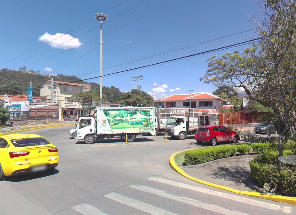 El corte del servicio de agua potable en Cuenca, en el sector de los Tres Puentes, se da por la rotura de la matriz. /Cortesía