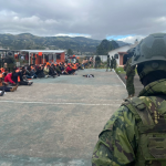 Personal militar y policial decomisó objetos prohibidos en la cárcel de Cañar durante una operación de revisión. /Cortesía