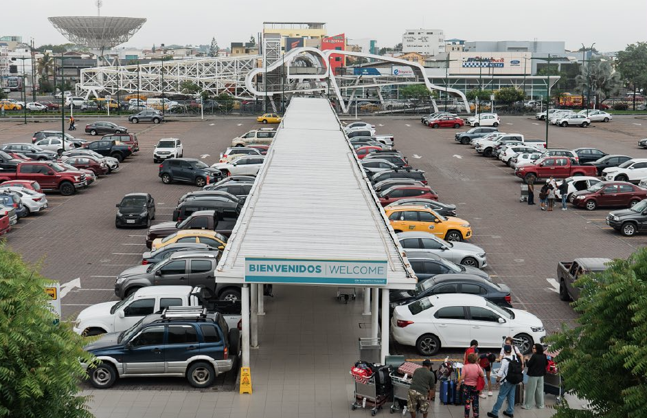La nueva tarifa del parqueo de vehículos en el aeropuerto de Guayaquil, José Joaquín de Olmedo, aumentó. /Cortesía