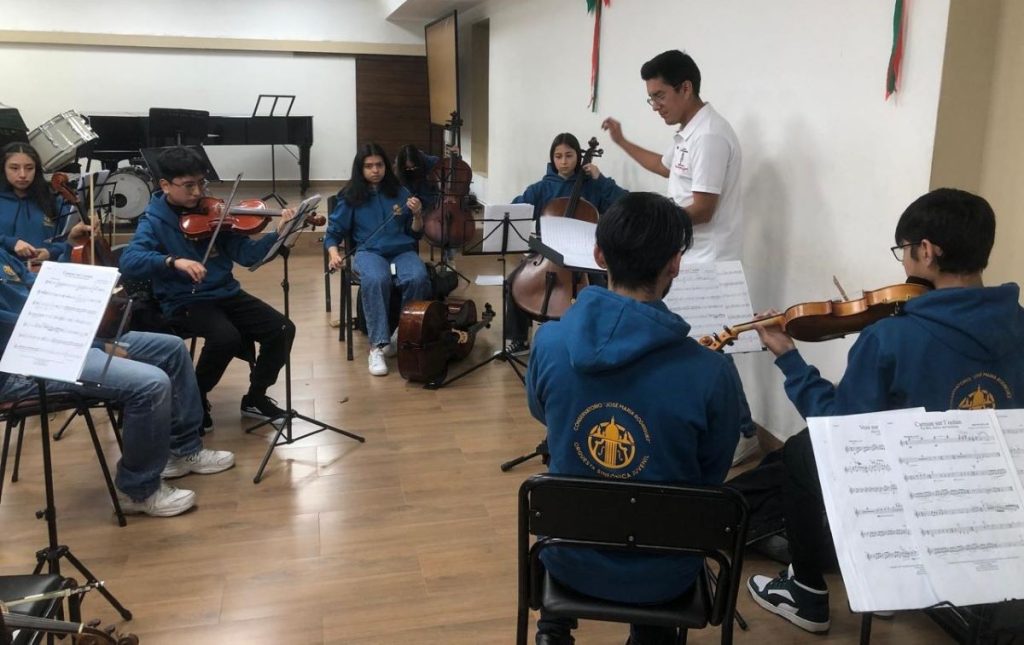 La Orquesta Sinfónica Juvenil del Conservatorio “José María Rodríguez”, durante un ensayo.