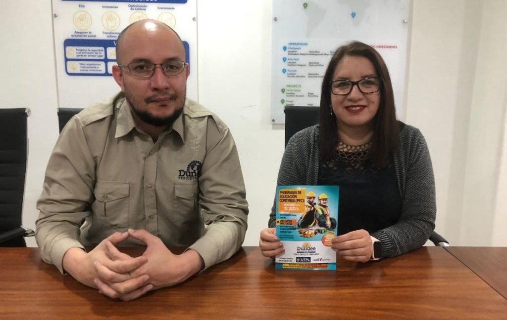 David Muñoz, supervisor de Recursos Humanos de DPM y Cristina Coello, gerente de Responsabilidad Social de DPM.