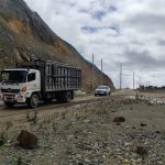 En el kilómetro 49 de la vía Cuenca – Molleturo – El Empalme se habilitó una variante provisional por la que puede pasar todo tipo de vehículos. /Cortesía