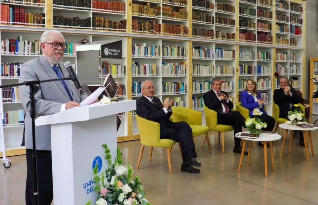 El historiador Juan Cordero Íñiguez, durante la presentación del libro "Juan Cordero Íñiguez o la disciplina de ser", en la Universidad del Azuay.