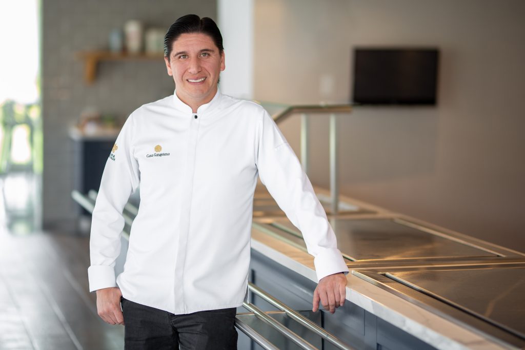 El chef quiteño José Tamayo es el encargado de la cocina de Casa Gangotena, en Quito. /Cortesía