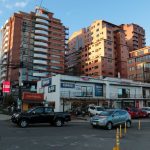 En Puertas del Sol se han instalado plazas comerciales, que albergan una amplia gama de negocios.