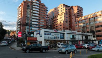 En Puertas del Sol se han instalado plazas comerciales, que albergan una amplia gama de negocios.