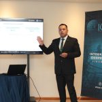 Juan Pablo Guerra, gerente de la Unión de Cooperativas de Ahorro y Crédito del Sur (UCACSUR), durante una exposición sobre la situación del sector financiero popular y solidario.