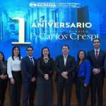 Padre Juan Cárdenas (C), rector de la UPS, durante el evento conmemorativo del Centro Psicológico P. Carlos Crespi.