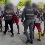 Agentes de la Policía y las Fuerzas Armadas, ejecutaron un operativo conjunto, que dejó como resultado la aprehensión de 14 sujetos, quienes serían integrantes del grupo de delincuencia organizada transnacional “Los Tiguerones”. /Foto Policía Nacional.