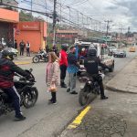 Personal de la Cruz Roja atendió a la mujer agredida durante un asalto.
