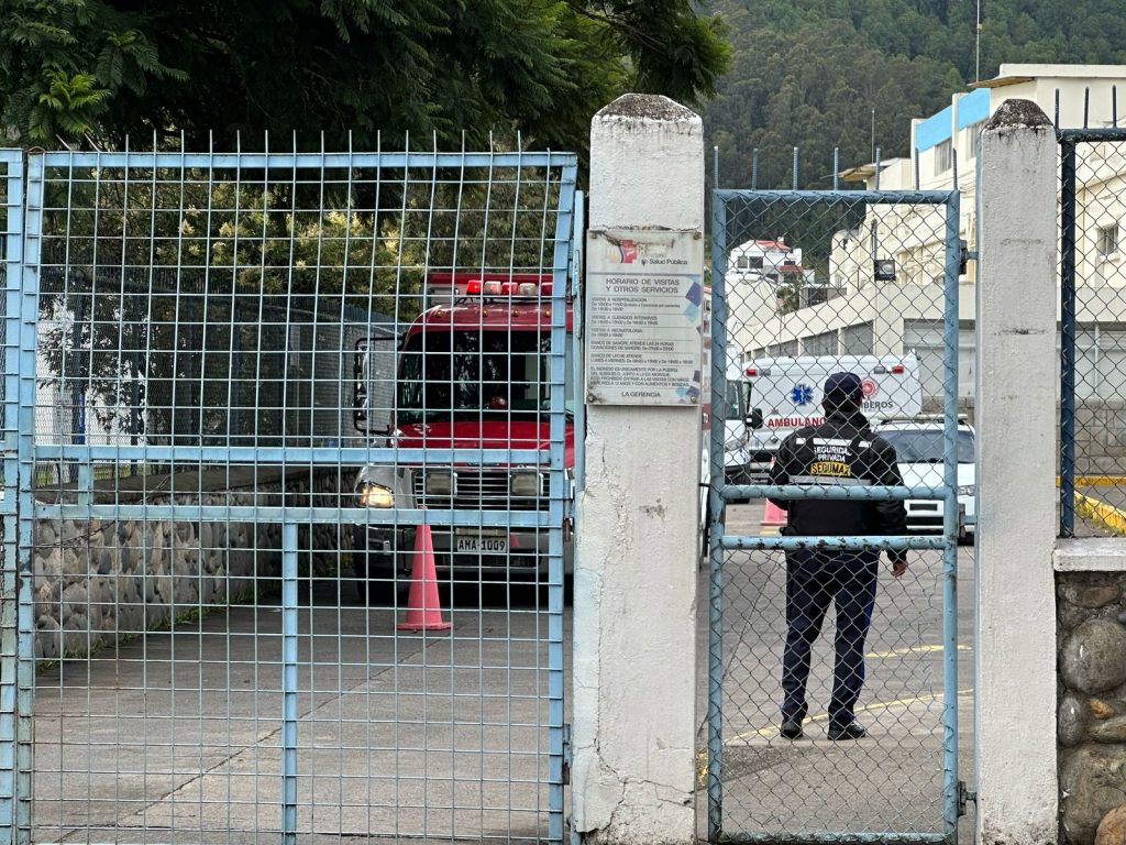 Un plan de contingencia se activó en el Hospital Vicente Corral Moscoso debido a la atención a los casos de Taisha.