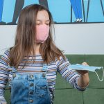 La Intendencia controla los precios a los que se venden las mascarillas en Cuenca. /Cortesía