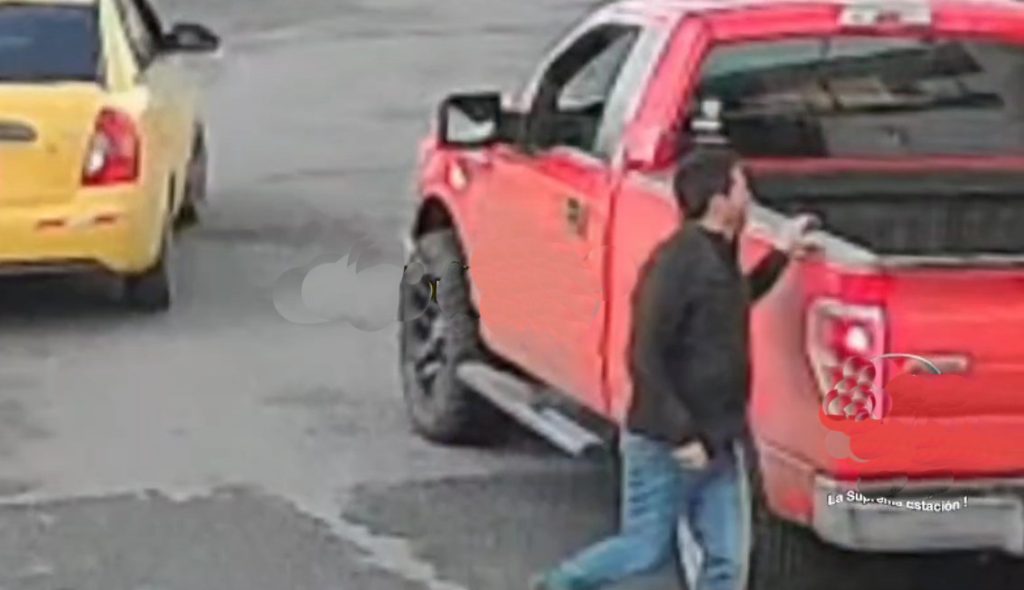 La nueva tarifa del parqueo de vehículos en el aeropuerto de Guayaquil, José Joaquín de Olmedo, aumentó. /Captura de video.