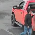 La nueva tarifa del parqueo de vehículos en el aeropuerto de Guayaquil, José Joaquín de Olmedo, aumentó. /Captura de video.