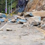 Imagen del deslizamiento en la vía Cuenca – Molleturo – El Empalme que hasta la tarde del domingo 18 de mayo de 2025 no se habilitó. /Cortesía