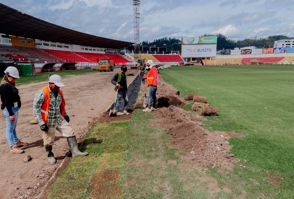 Trabajos en el estadio Alejandro Serrano Aguilar