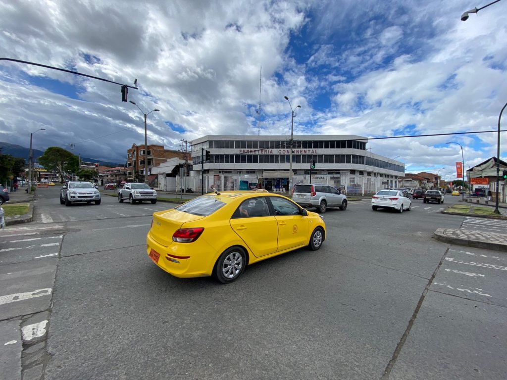 Uno de los 10 puntos críticos es la intersección de las avenidas Remigio Crespo y Loja. /XCA