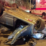 Así terminó el vehículo tras sufrir el accidente en la vía Cuenca – Cumbe y en el que falleció una persona. /Foto Cuerpo de Bomberos