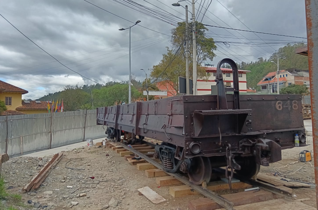 Los vagones y las cisternas que se expondrán en el nuevo Parque del Ferrocarril están en proceso de restauración. /Fotos Municipio de Cuenca.