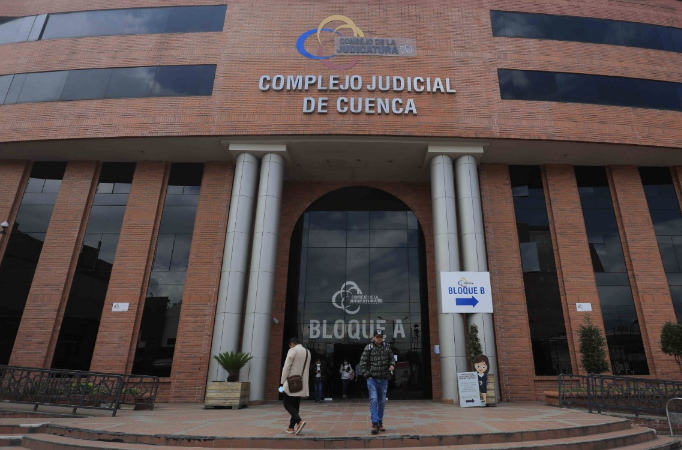 El juez servía en la Unidad Judicial especializada de Garantías Penitenciarias dentro del Complejo Judicial de Cuenca.
