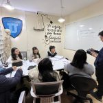 Estudiantes reciben clases de refuerzo y nivelación en la Academia Urdiales.